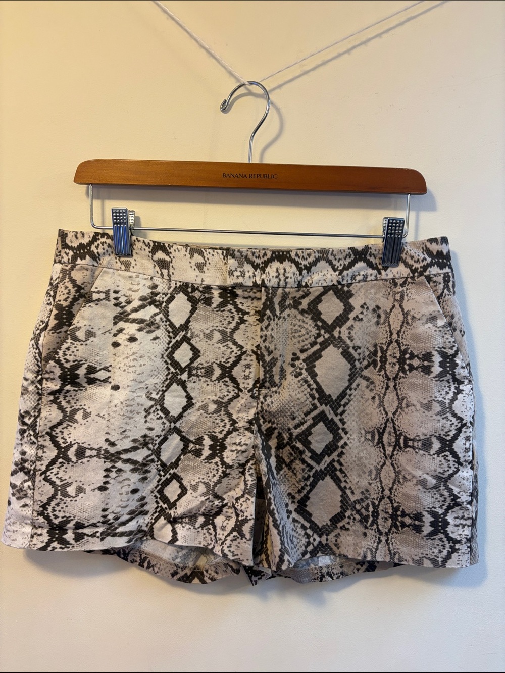 Jennifer Lopez Snake-Print Shorts — Beige and Black Like New so soft sexy
